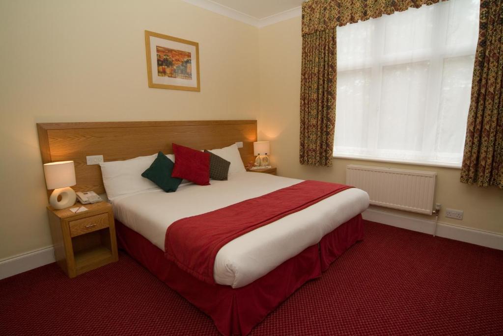 Dial House Hotel Crowthorne Esterno foto